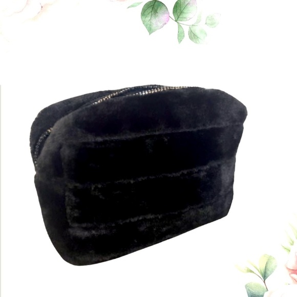 Cynthia Rowley Elegant Black Faux Fur Plush Soft Zip Clutch Cosmetic Bag - Picture 1 of 6